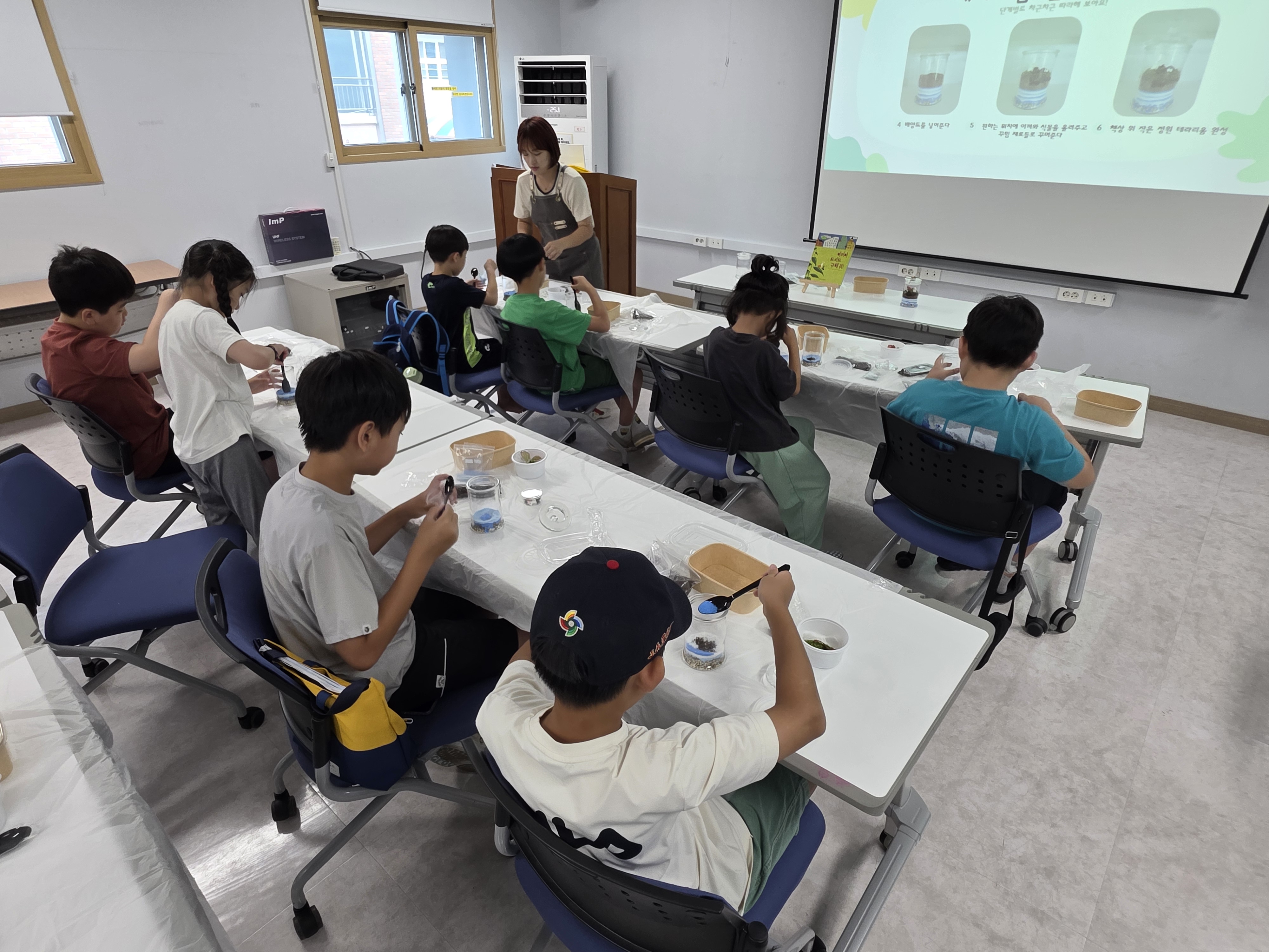 2026년 독서의 달 체험 행사 <나만의 병 테라리움 만들기>